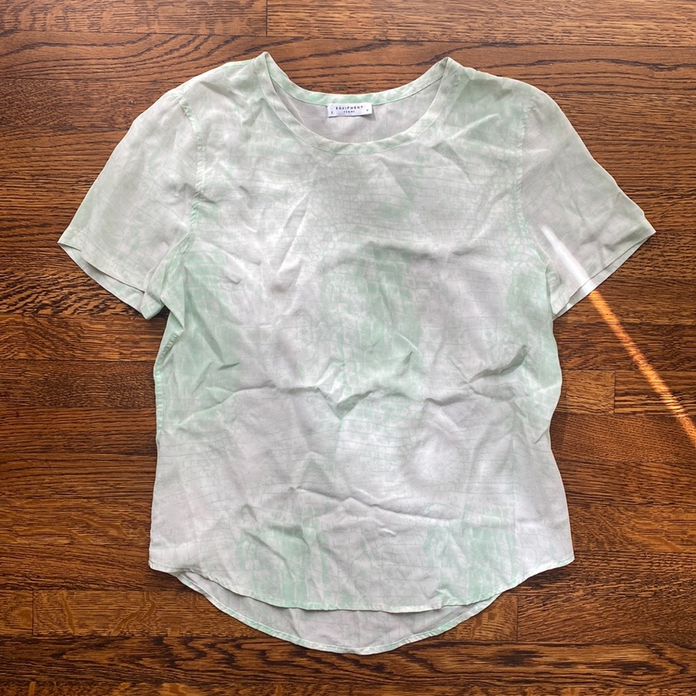 EQUIPMENT Shirt Womens Small Green Riley Snake Print Short Sleeve Silk Tee S